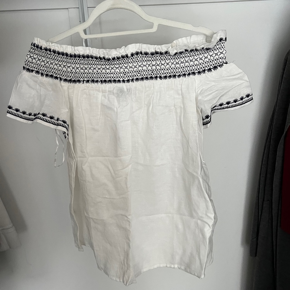 Ann Taylor off shoulder top Medium
